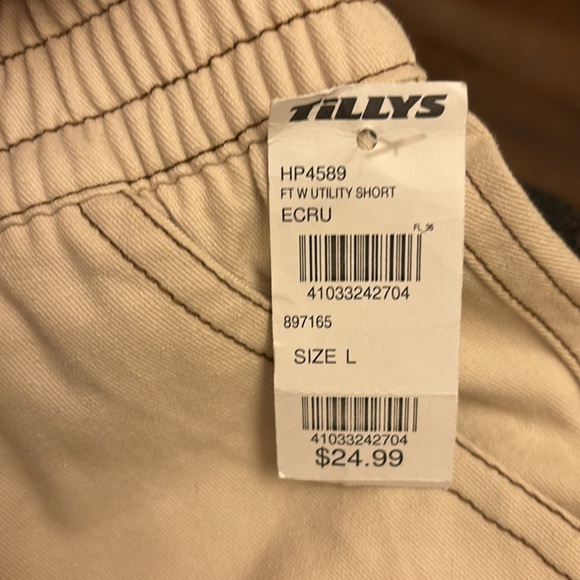 Full Tilt Junior’s Shorts, Size Large. “Ecru.” NWT. - Picture 6 of 7